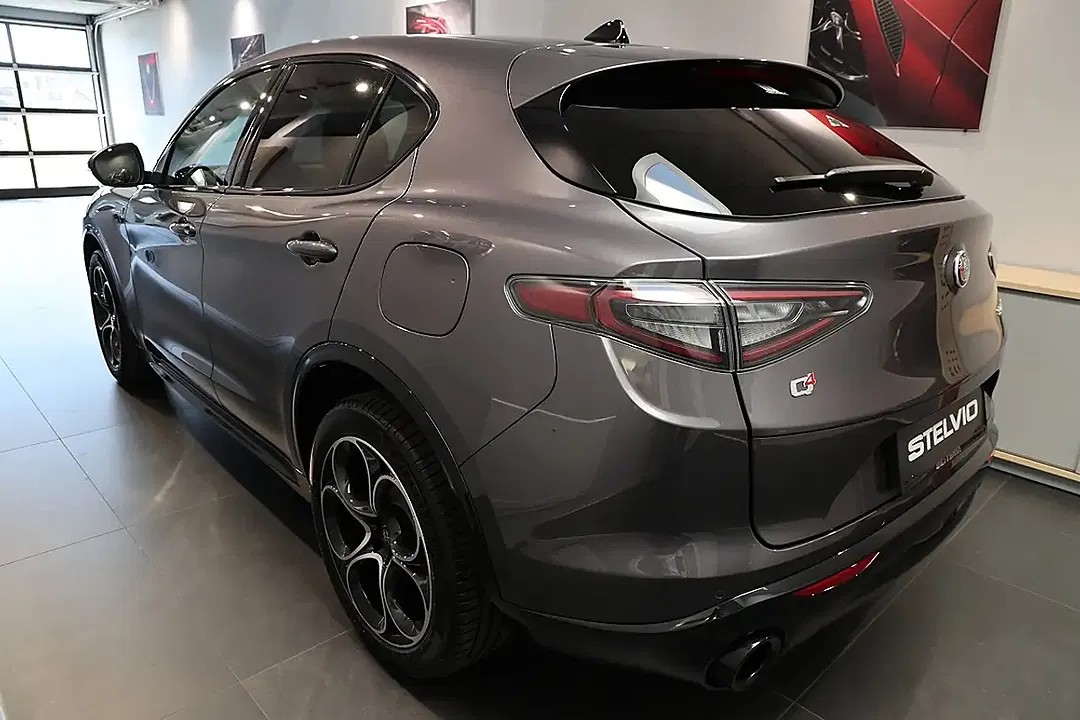Alfa Romeo Stelvio 2.2 16V Q4 Veloce - Thumbnail 4