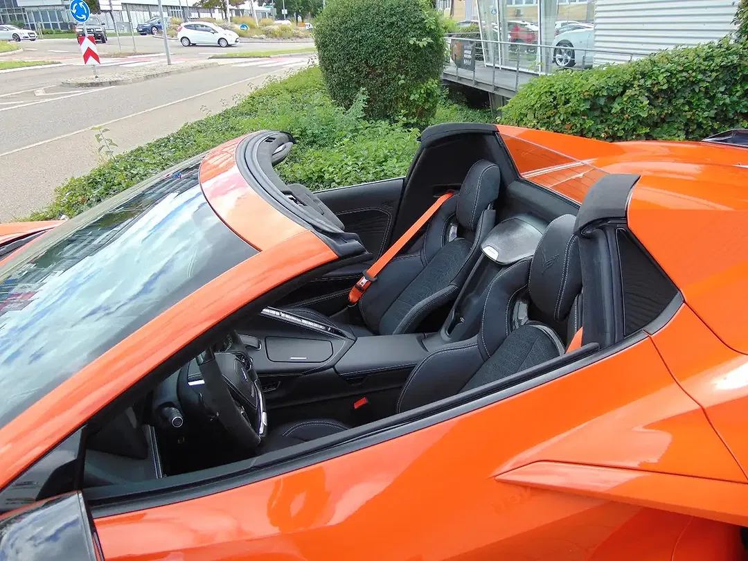 Corvette C8 E-Ray Convertible - Thumbnail 9