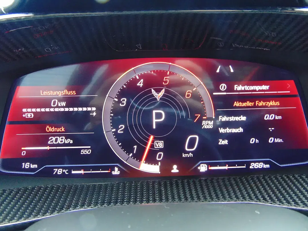 Corvette C8 E-Ray Convertible - Thumbnail 11