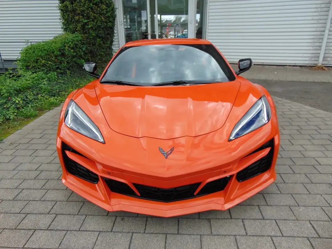Corvette C8 E-Ray Convertible - Thumbnail 5