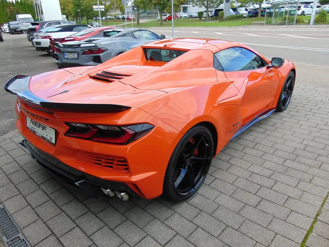 Corvette C8 E-Ray Convertible - Thumbnail 7