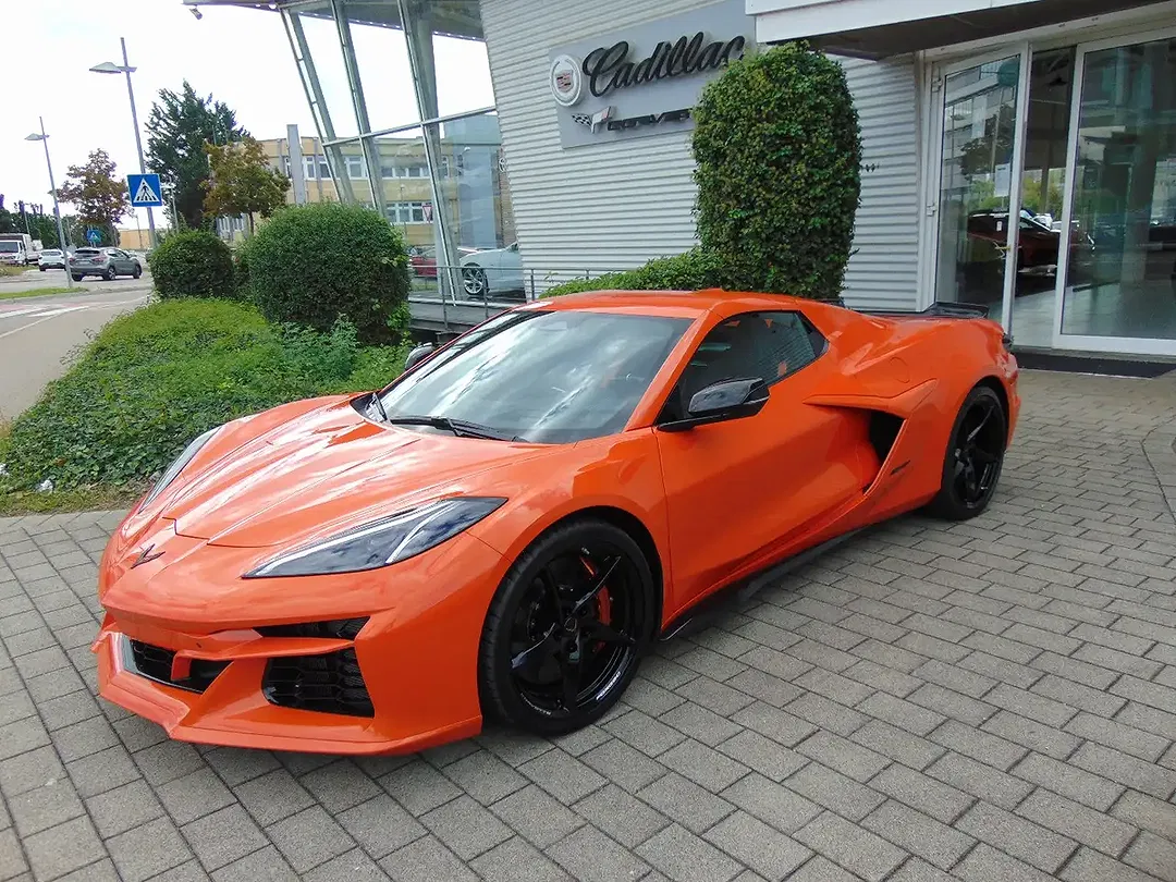 Corvette C8 E-Ray Convertible - Thumbnail 8