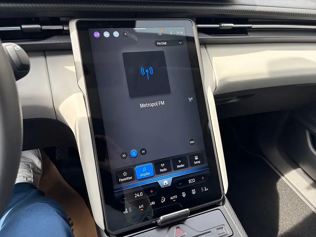 Ford Explorer Premium - Thumbnail 9