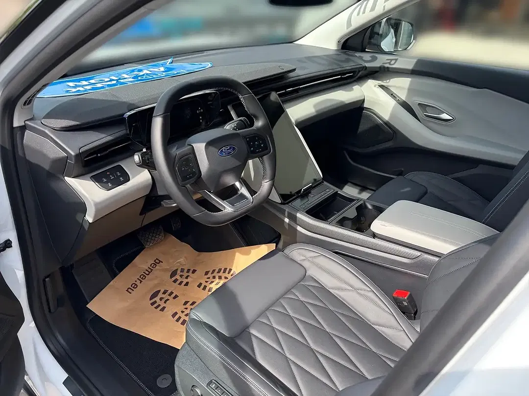 Ford Explorer Premium - Thumbnail 7