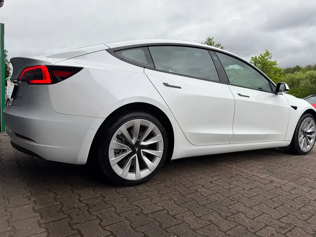 Tesla Model 3 AWD Dual Motor Long Range - Thumbnail 3