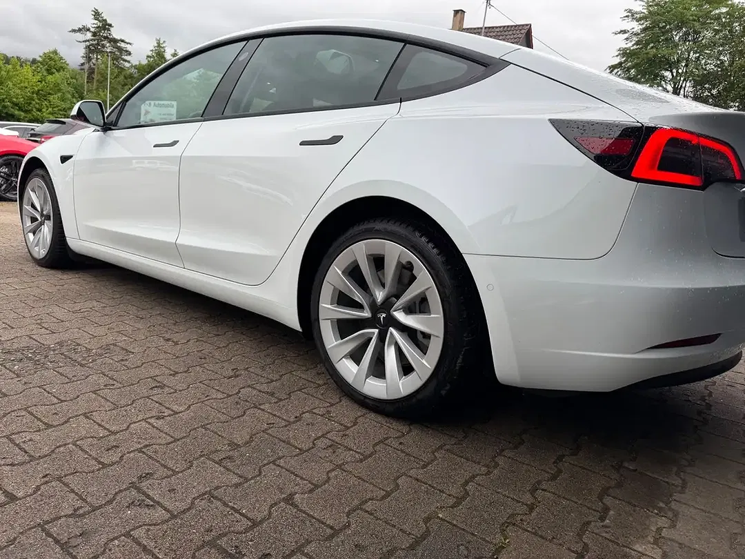 Tesla Model 3 AWD Dual Motor Long Range - Thumbnail 4