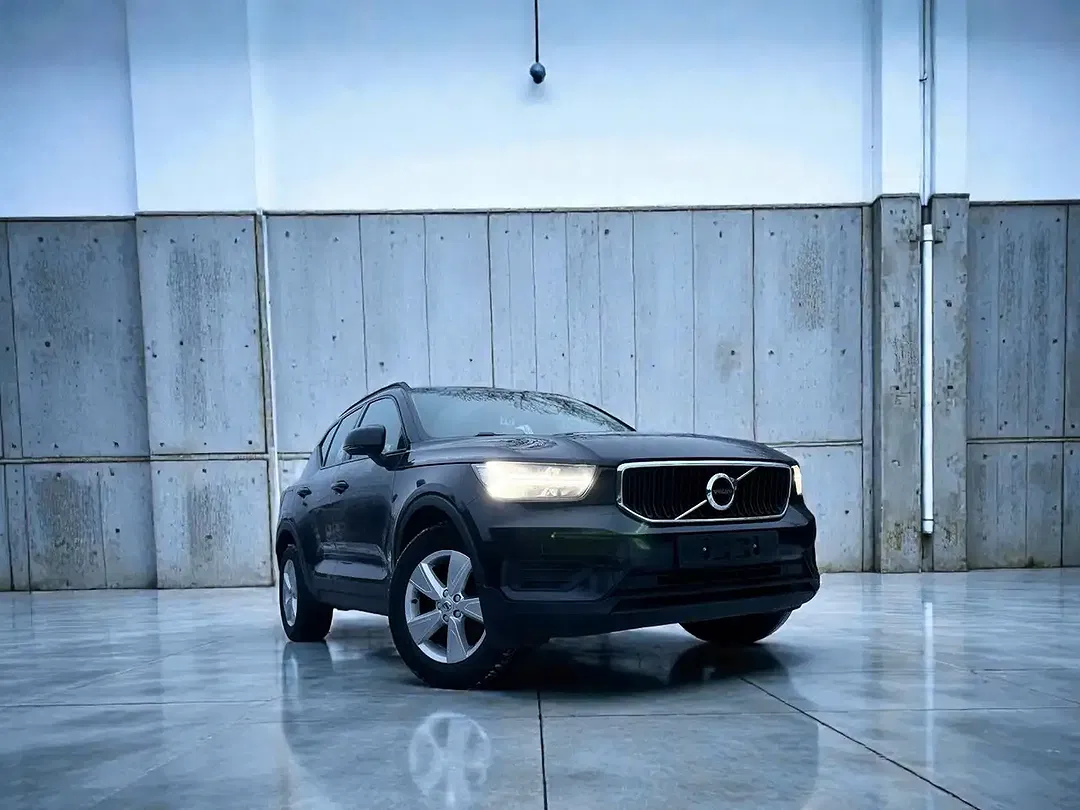 Volvo XC40 Momentum Core - foto 1