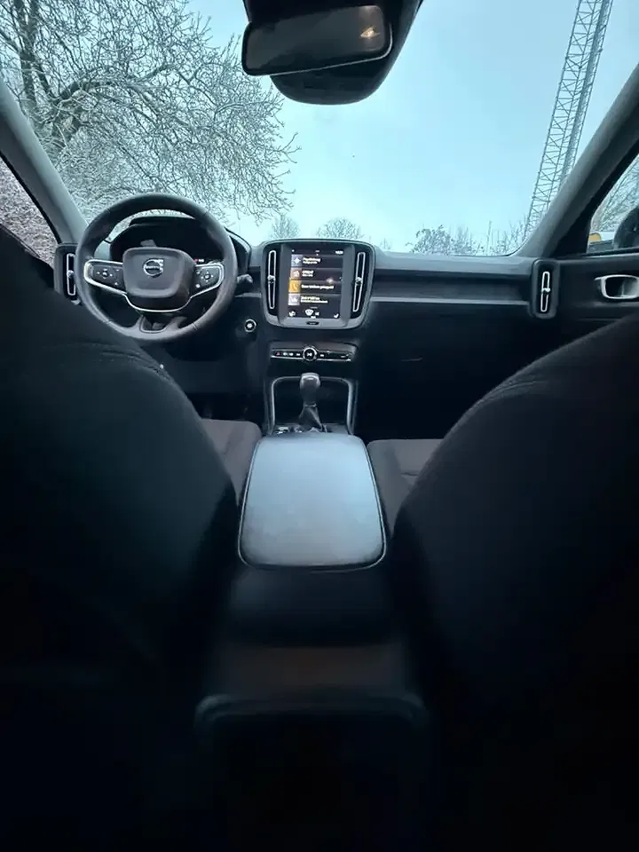 Volvo XC40 Momentum Core - Thumbnail 6