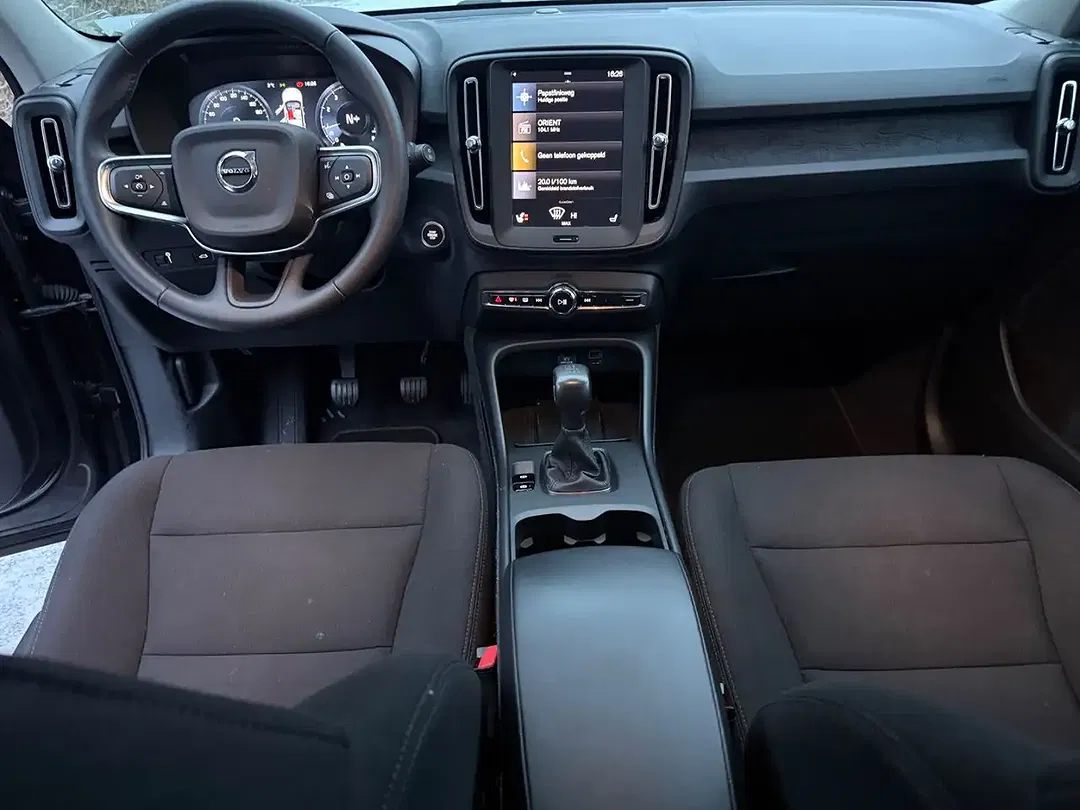 Volvo XC40 Momentum Core - Thumbnail 7