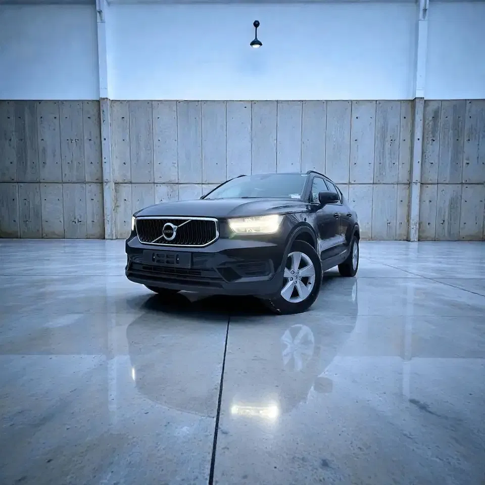 Volvo XC40 Momentum Core - foto 2