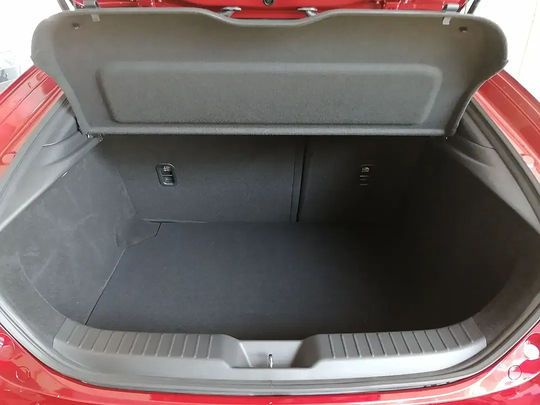 Mazda 3 Centre-Line - Thumbnail 11