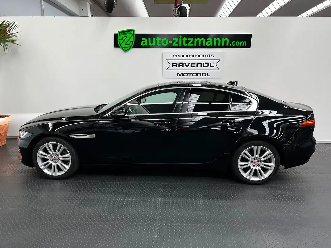 Jaguar XE 4x4 S - Thumbnail 3