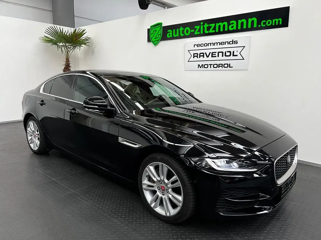 Jaguar XE 4x4 S - Thumbnail 4