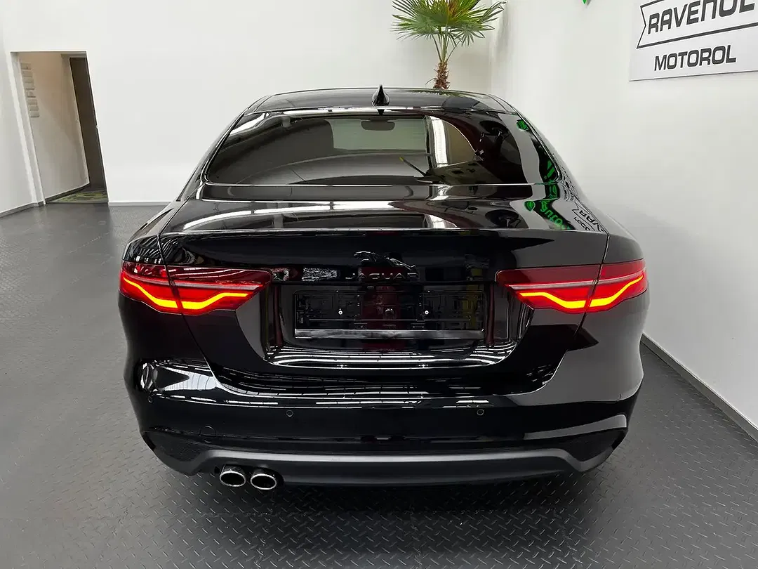 Jaguar XE 4x4 S - Thumbnail 8