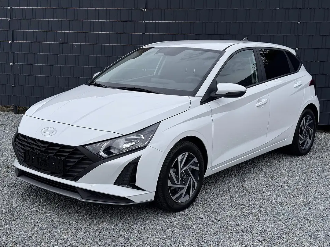Hyundai i20 AUT Family - Thumbnail 1