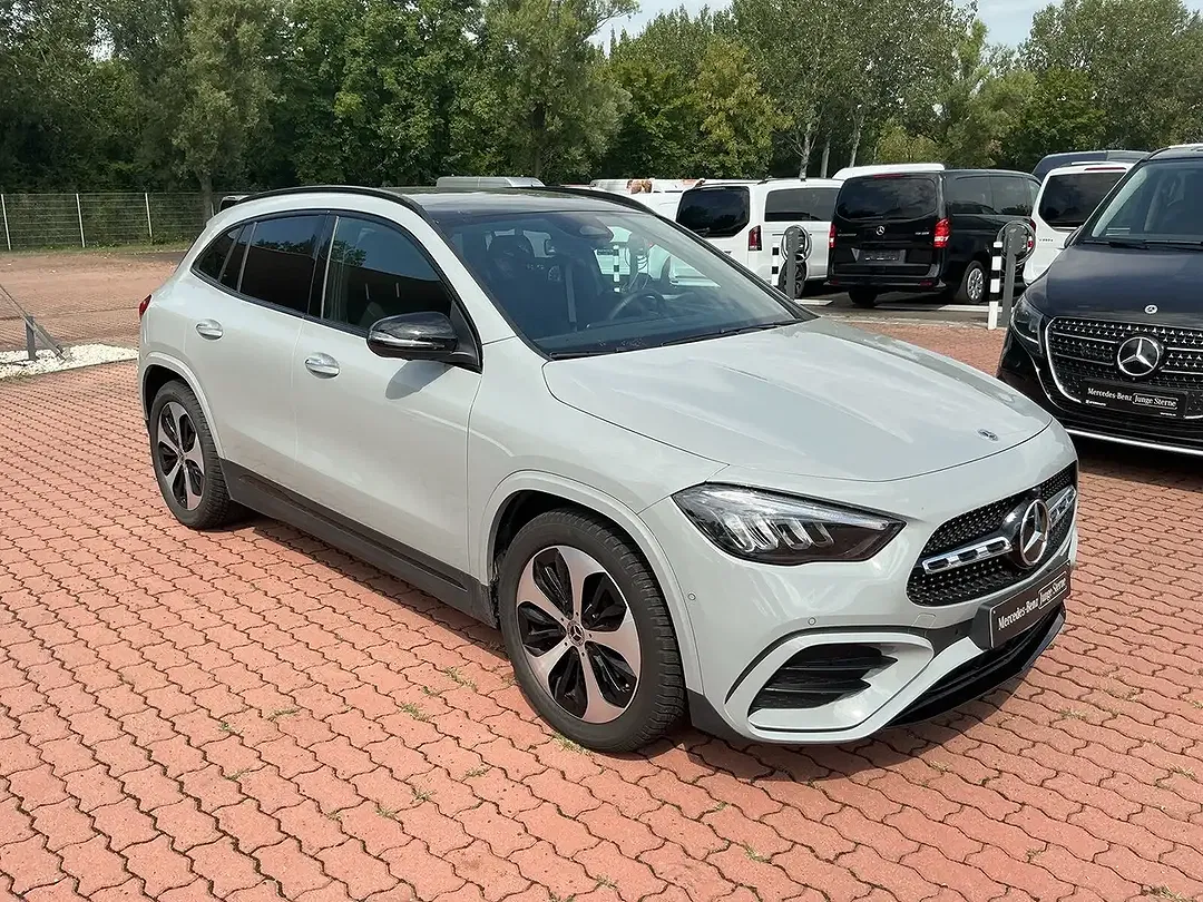 Mercedes-Benz GLA 200 AMG Line Edition - foto 2