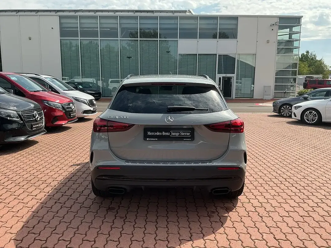 Mercedes-Benz GLA 200 AMG Line Edition - Thumbnail 4