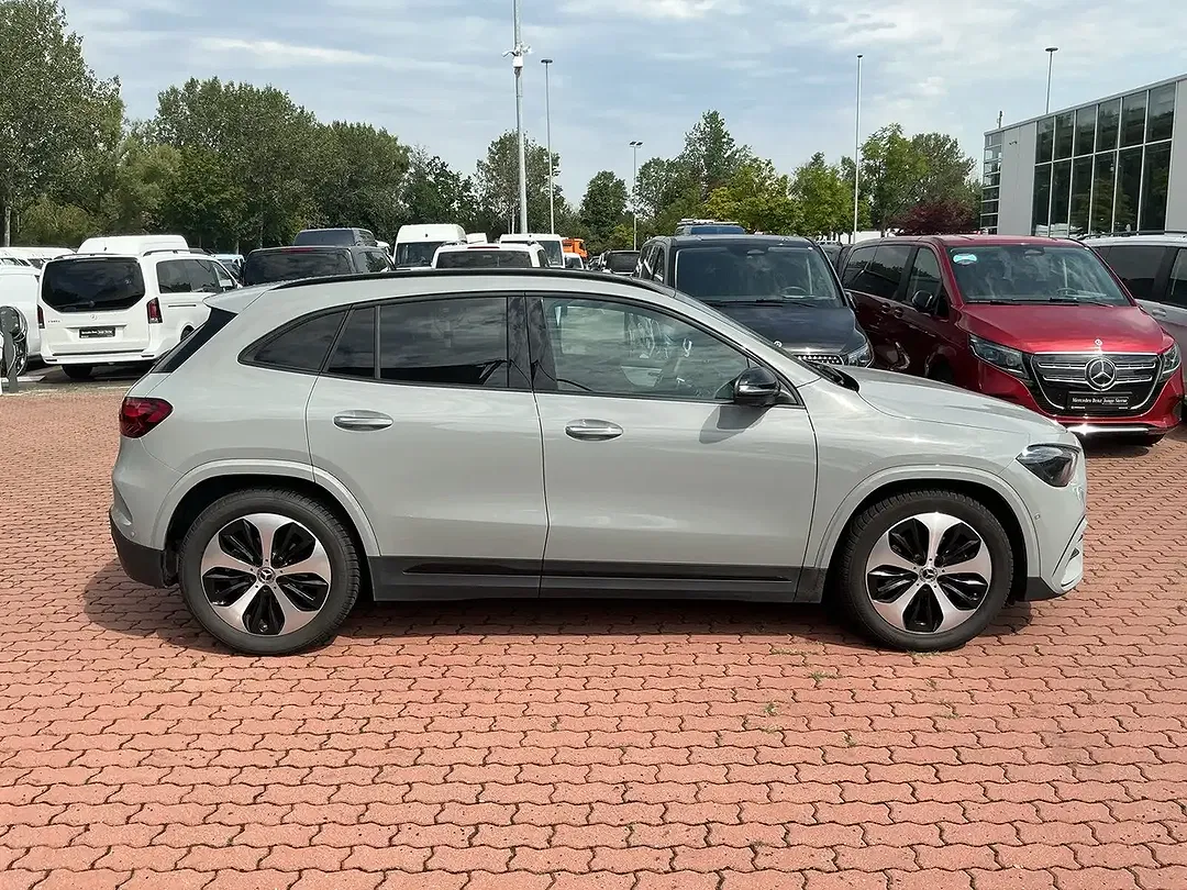 Mercedes-Benz GLA 200 AMG Line Edition - Thumbnail 7