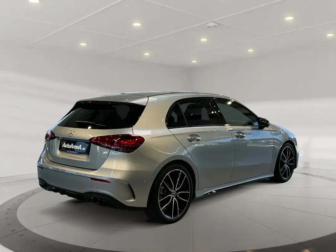Mercedes-Benz A 200 AUT AMG MBUX Night - foto 2