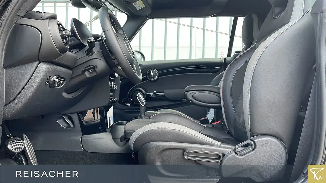 MINI John Cooper Works Cabrio - Thumbnail 4