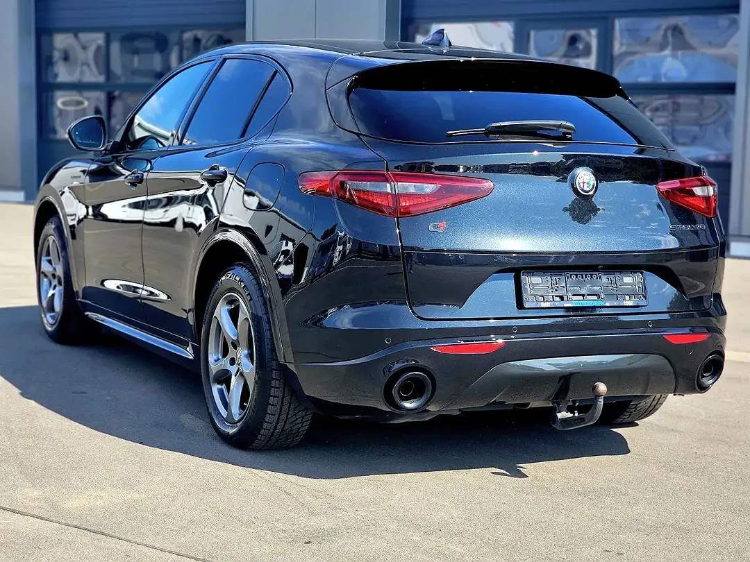 Alfa Romeo Stelvio 2.2 16V Diesel 4x4 Veloce - Thumbnail 2