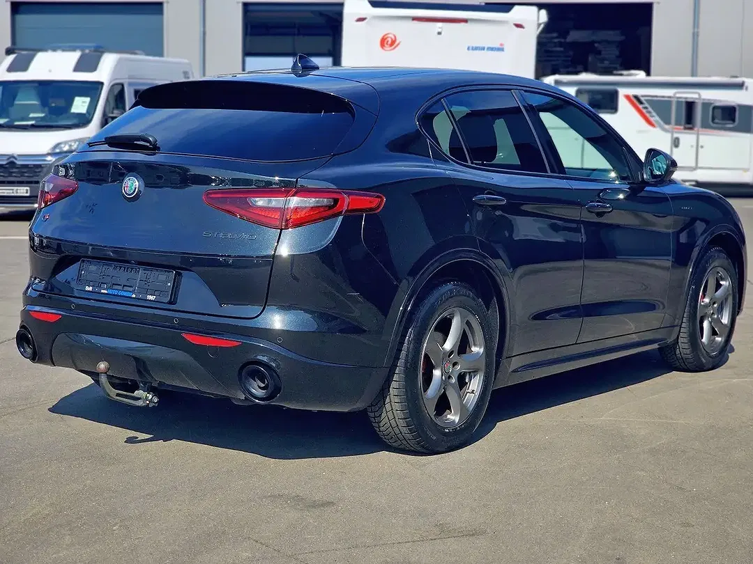 Alfa Romeo Stelvio 2.2 16V Diesel 4x4 Veloce - Thumbnail 3