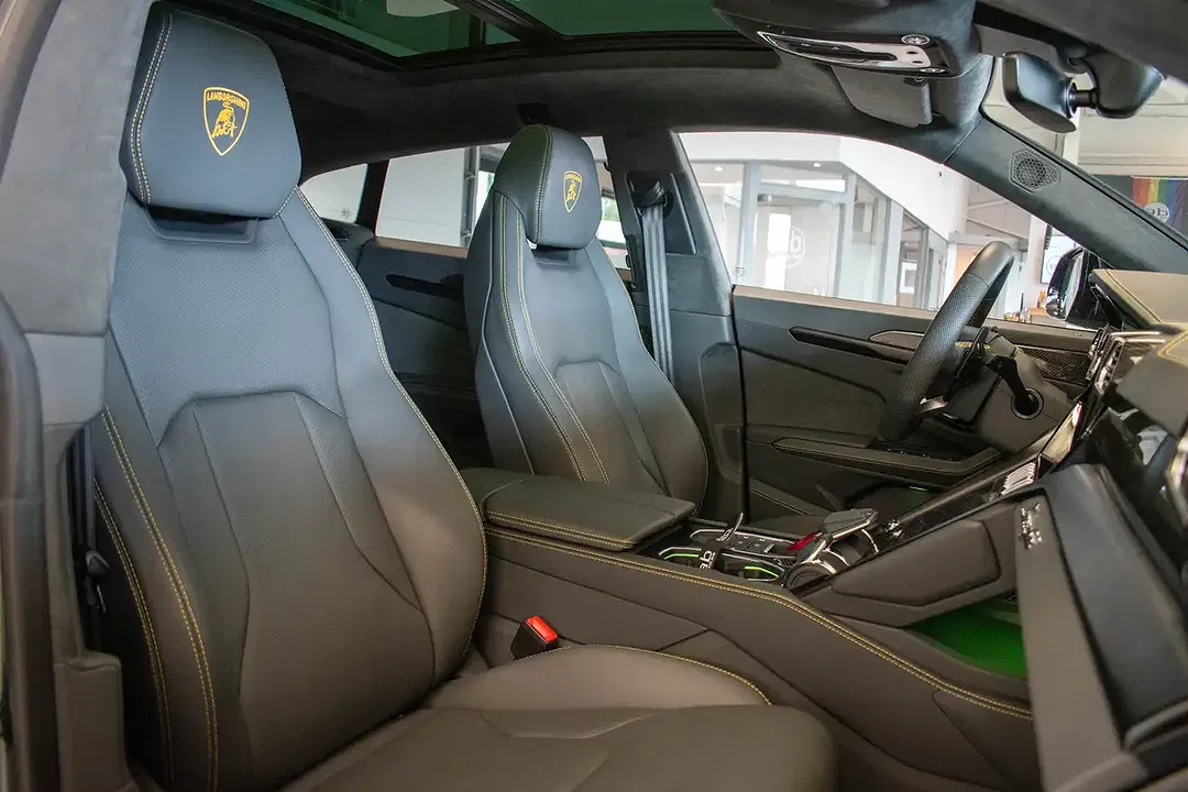 Lamborghini Urus V8 Twin-Turbo - Thumbnail 10