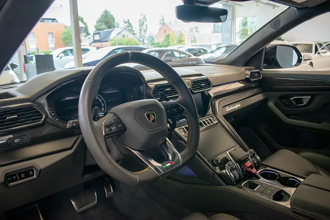 Lamborghini Urus V8 Twin-Turbo - Thumbnail 7