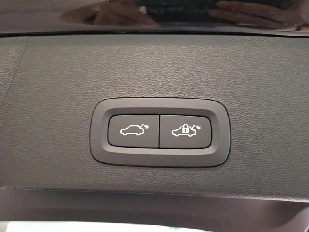 Volvo EX40 Single Motor Plus Dark - Thumbnail 13