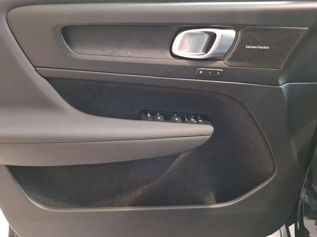 Volvo EX40 Single Motor Plus Dark - Thumbnail 14