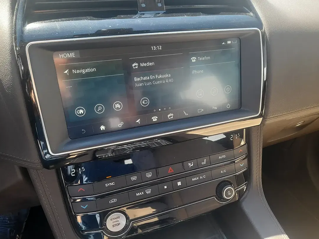 Jaguar F-Pace 20d 4x4 Prestige - Thumbnail 10