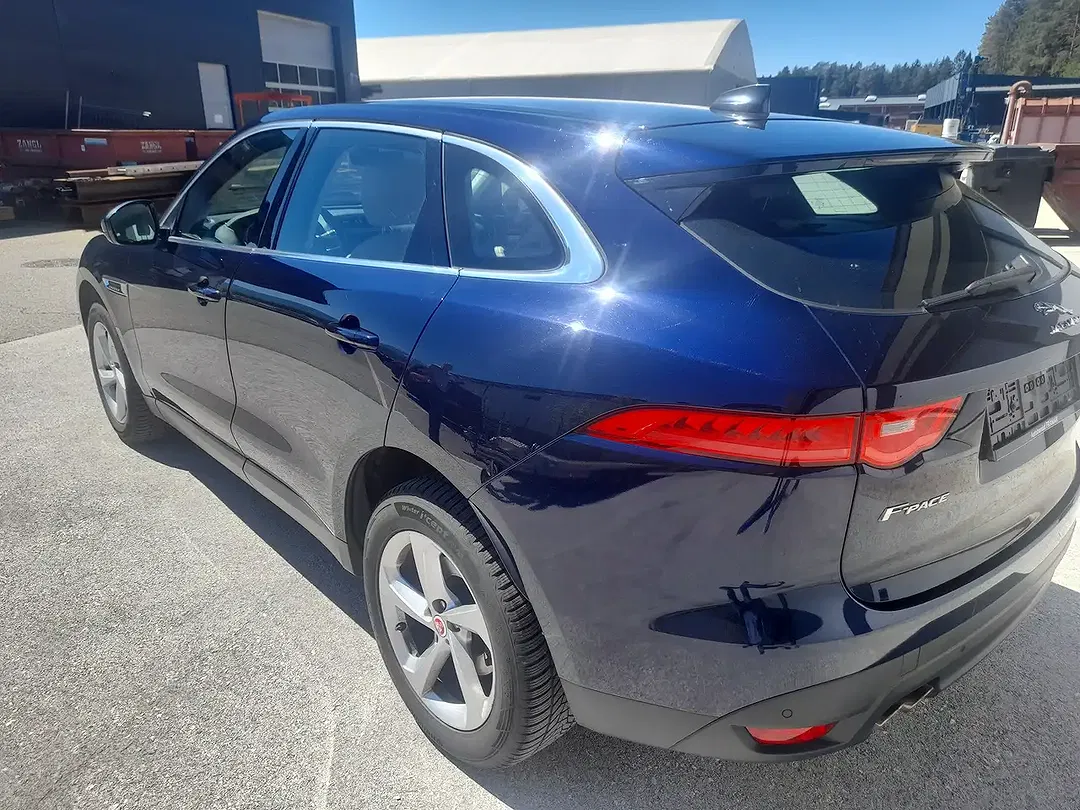 Jaguar F-Pace 20d 4x4 Prestige - Thumbnail 3