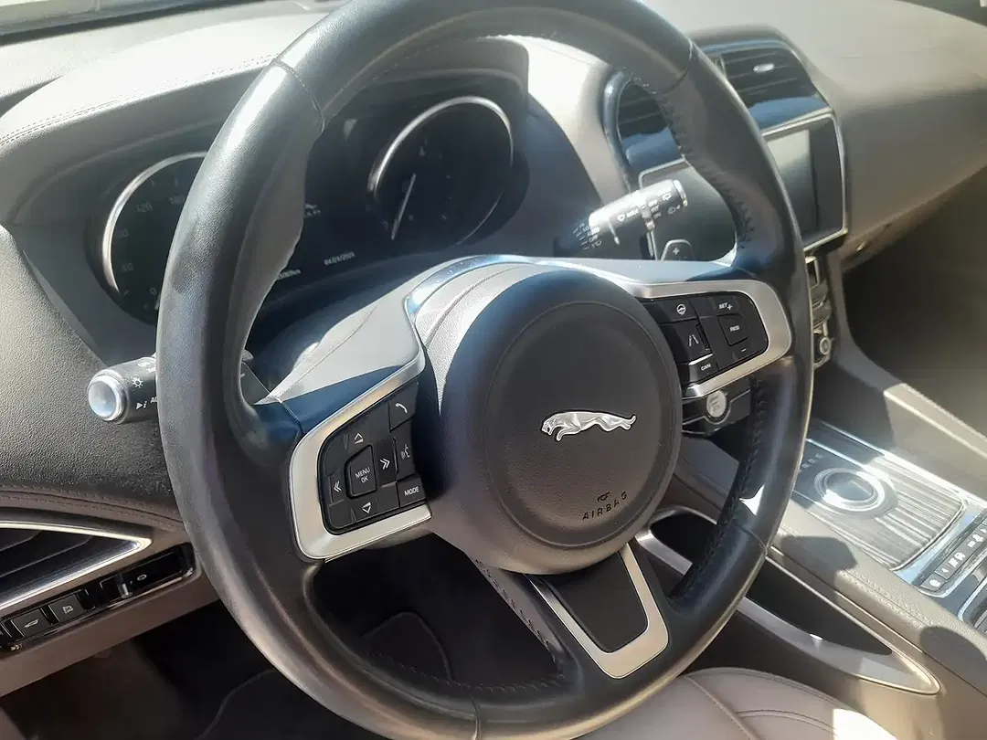 Jaguar F-Pace 20d 4x4 Prestige - Thumbnail 9