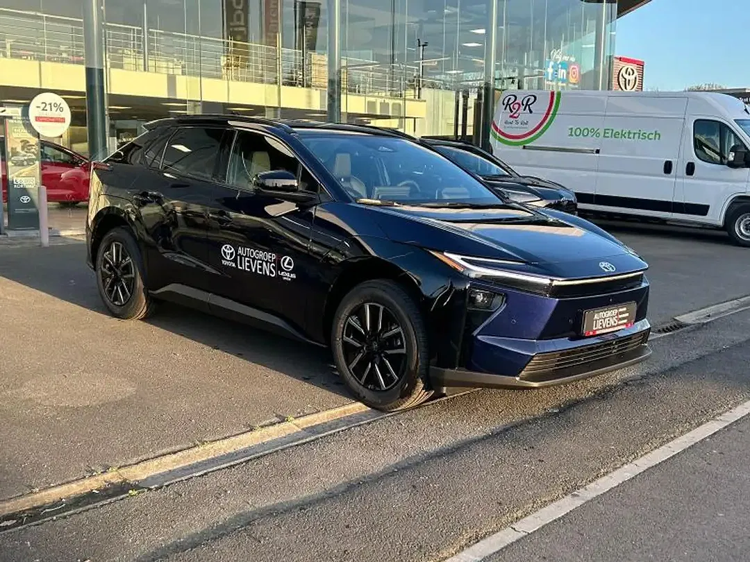 Toyota bZ4X Executive - Thumbnail 3