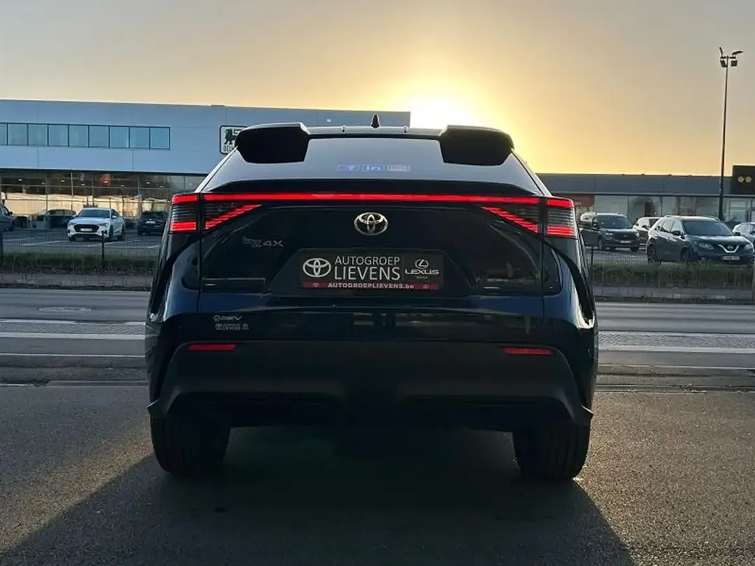 Toyota bZ4X Executive - Thumbnail 5