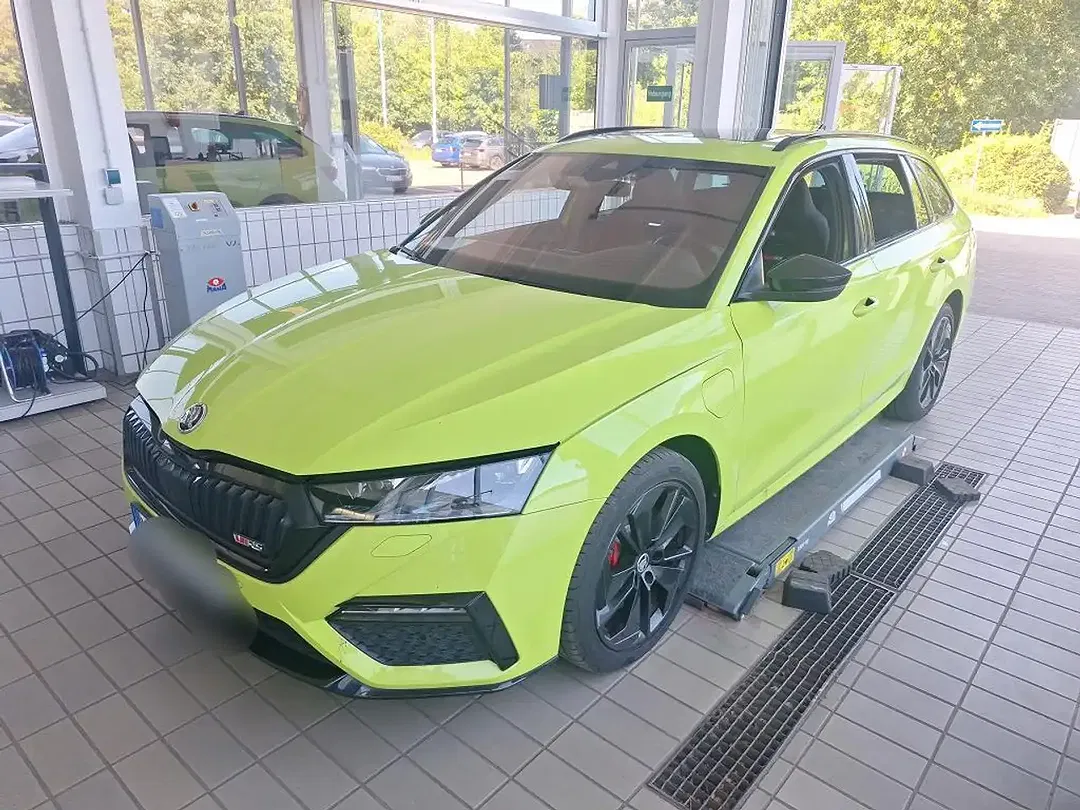 Skoda Octavia iV vRS Combi - Thumbnail 2