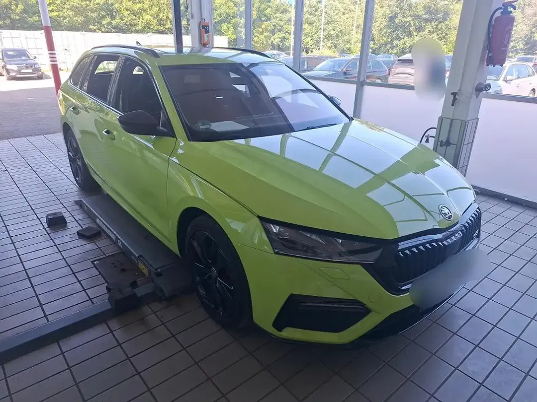 Skoda Octavia iV vRS Combi - Thumbnail 4