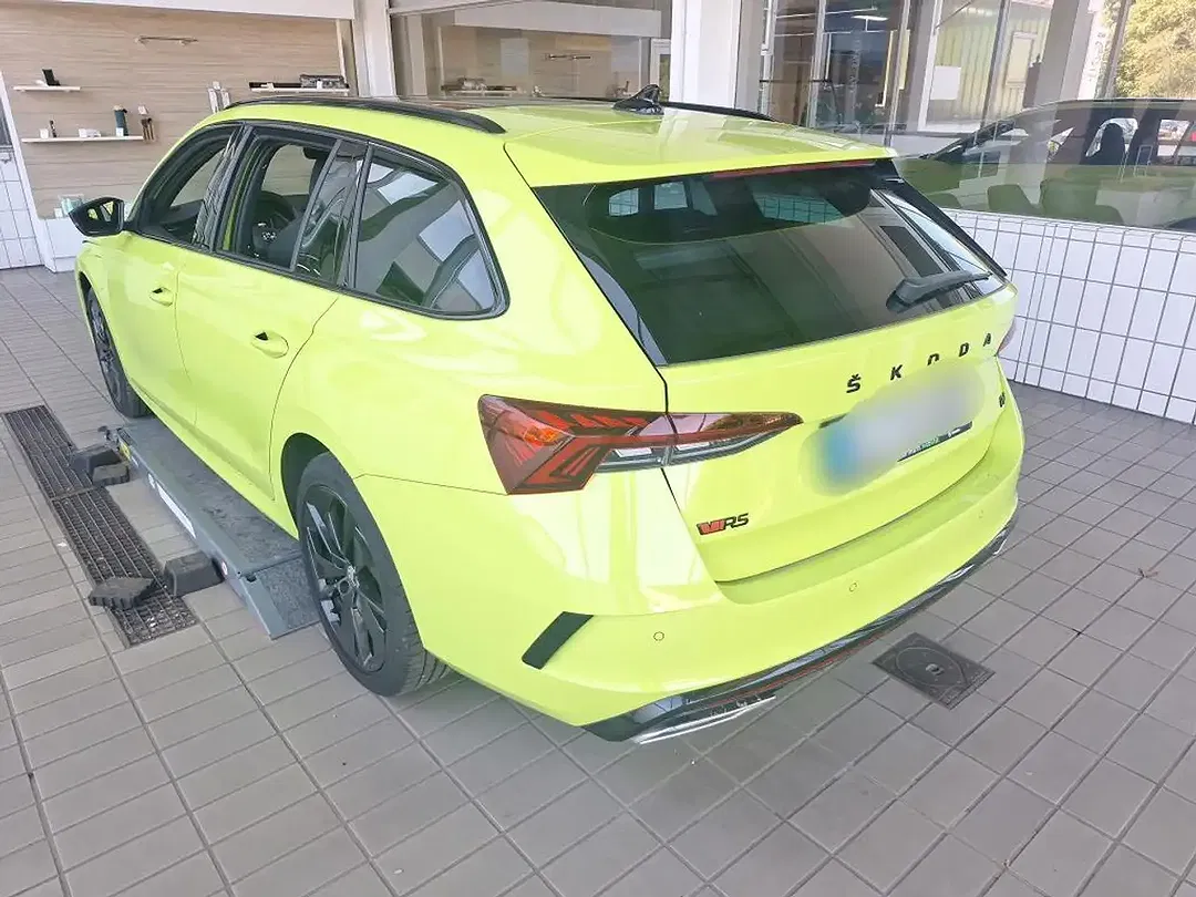 Skoda Octavia iV vRS Combi - Thumbnail 5