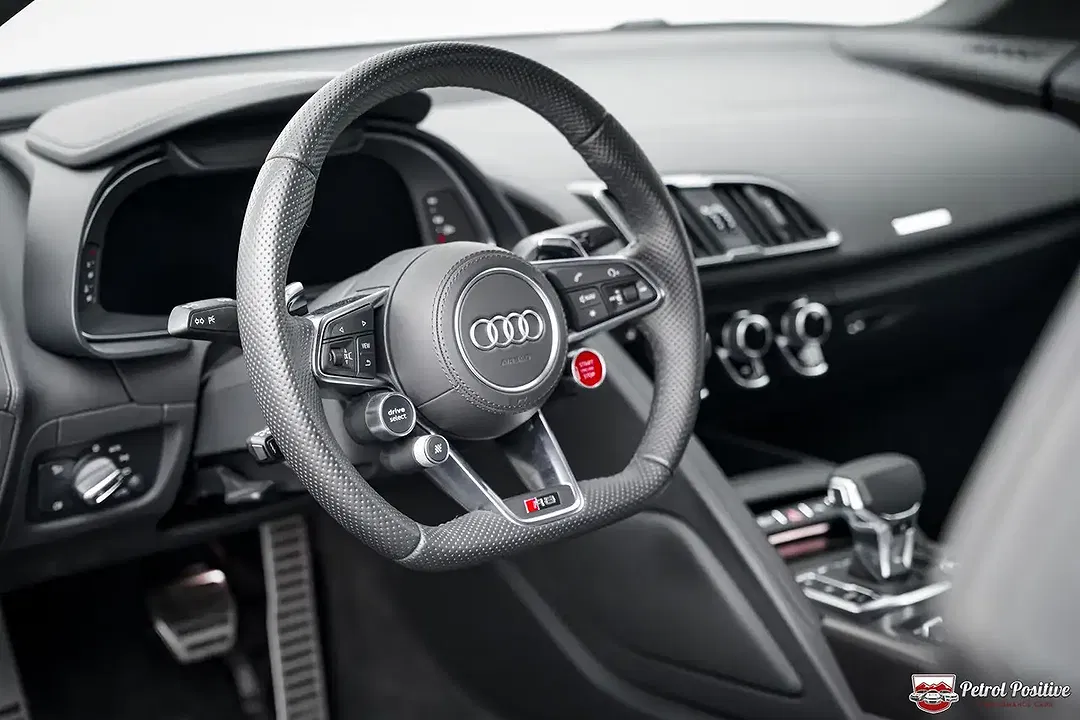 Audi R8 5.2 V10 FSI quattro - Thumbnail 37