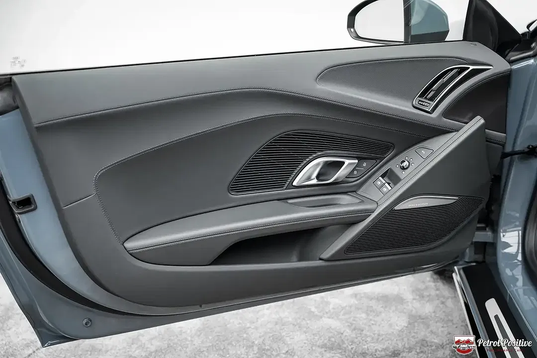 Audi R8 5.2 V10 FSI quattro - Thumbnail 38