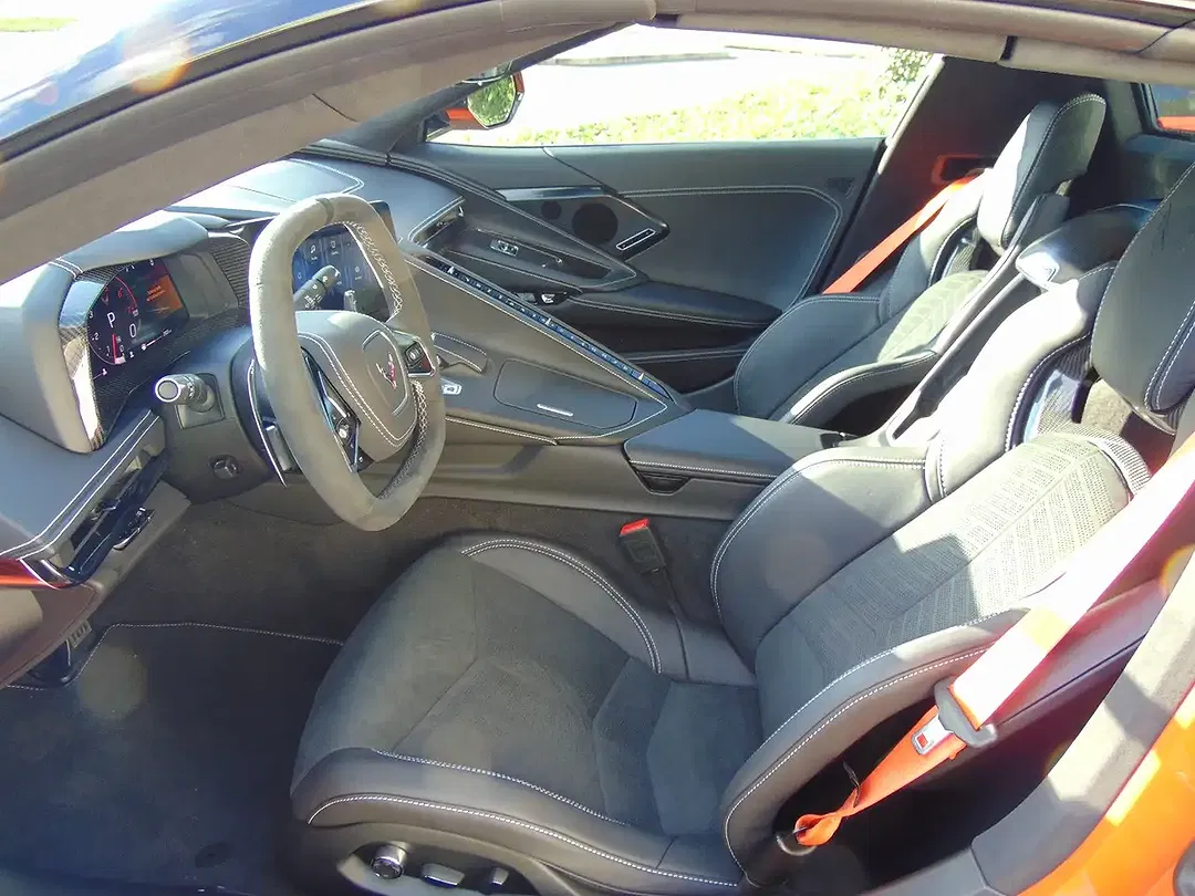Corvette C8 Convertible 3LT - Thumbnail 3