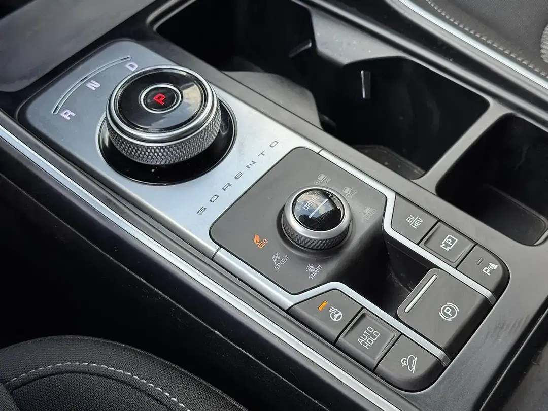 Kia Sorento 4WD - Thumbnail 18