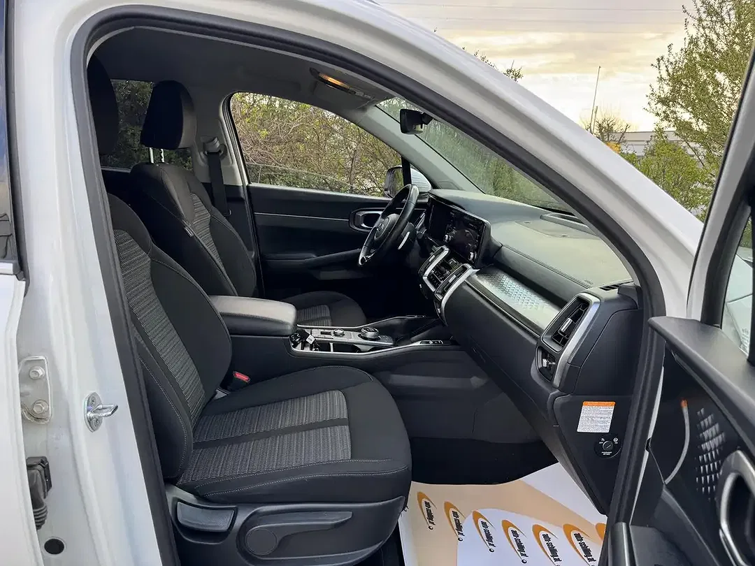 Kia Sorento 4WD - Thumbnail 26