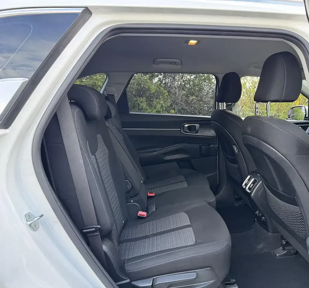 Kia Sorento 4WD - Thumbnail 27