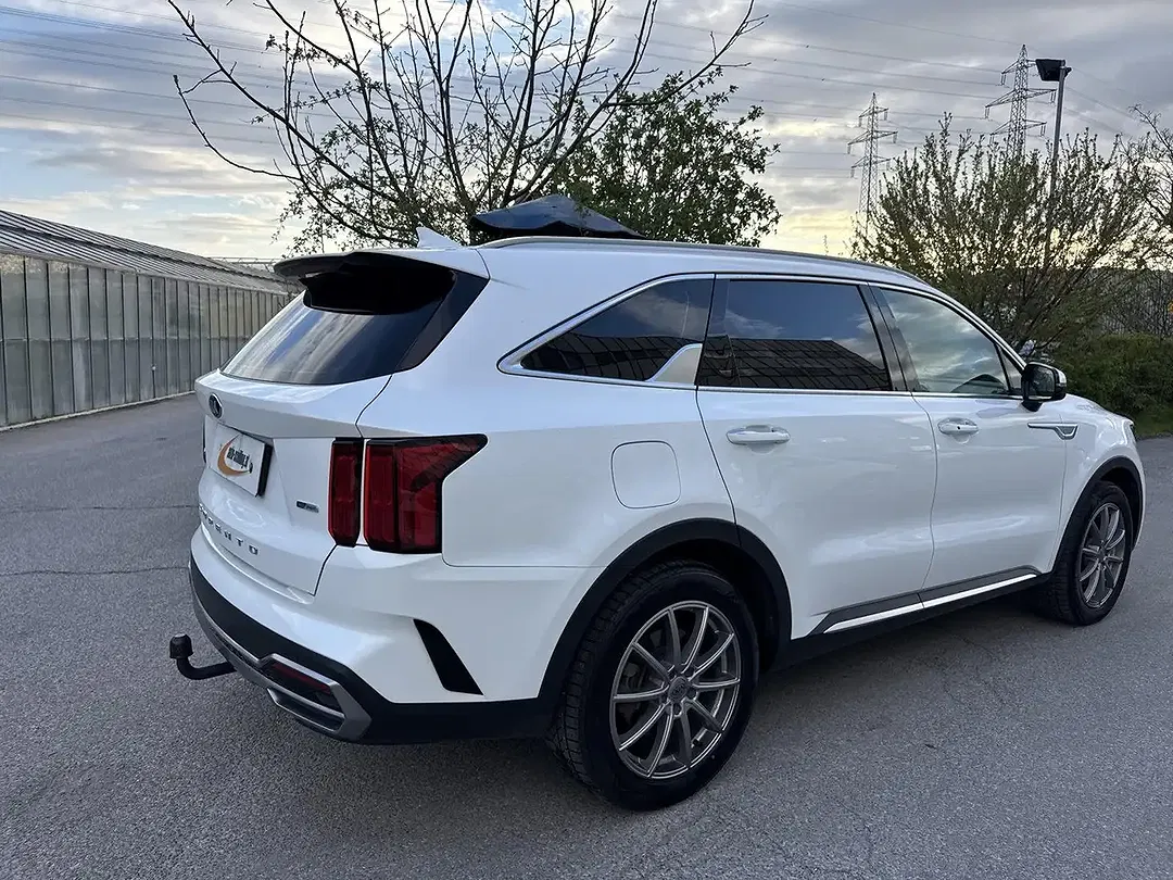 Kia Sorento 4WD - Thumbnail 3