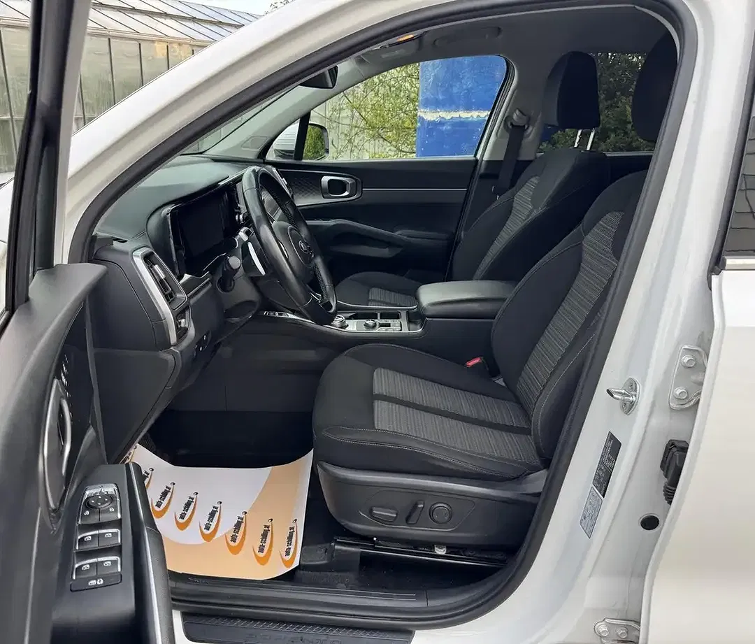 Kia Sorento 4WD - Thumbnail 8