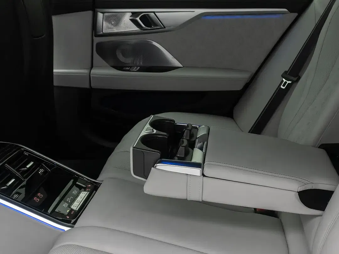 BMW M8 Competition Gran Coupe - Thumbnail 14