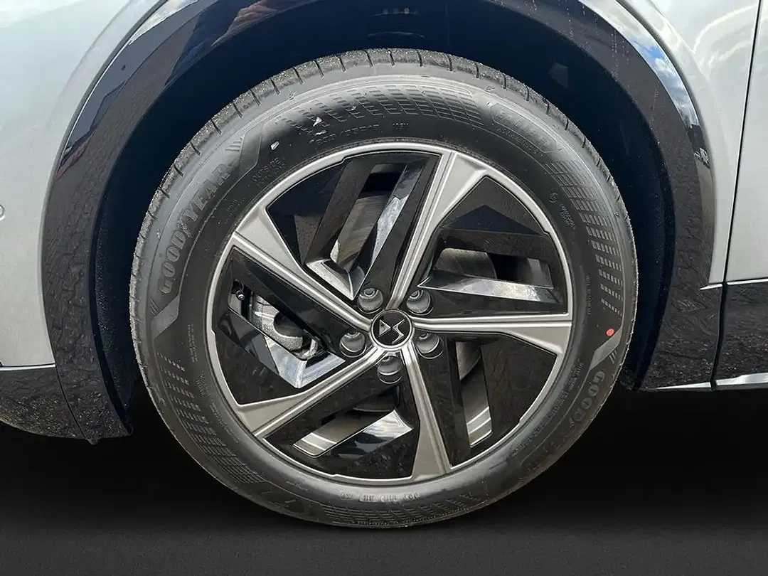 DS Automobiles N°8 - Thumbnail 7