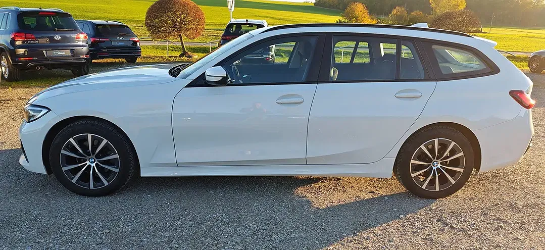 BMW 320 MHEV xDrive 4x4 Plus - Thumbnail 2