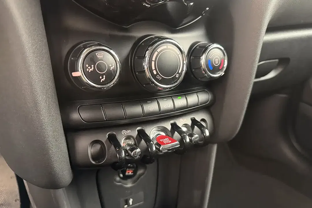 MINI One - Thumbnail 12